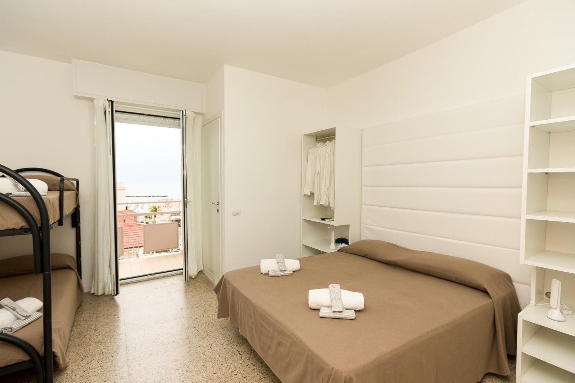 Hotel Ninfea Cattolica Exterior photo