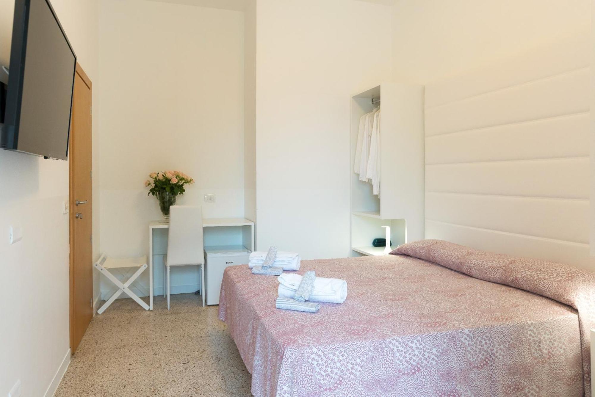 Hotel Ninfea Cattolica Exterior photo
