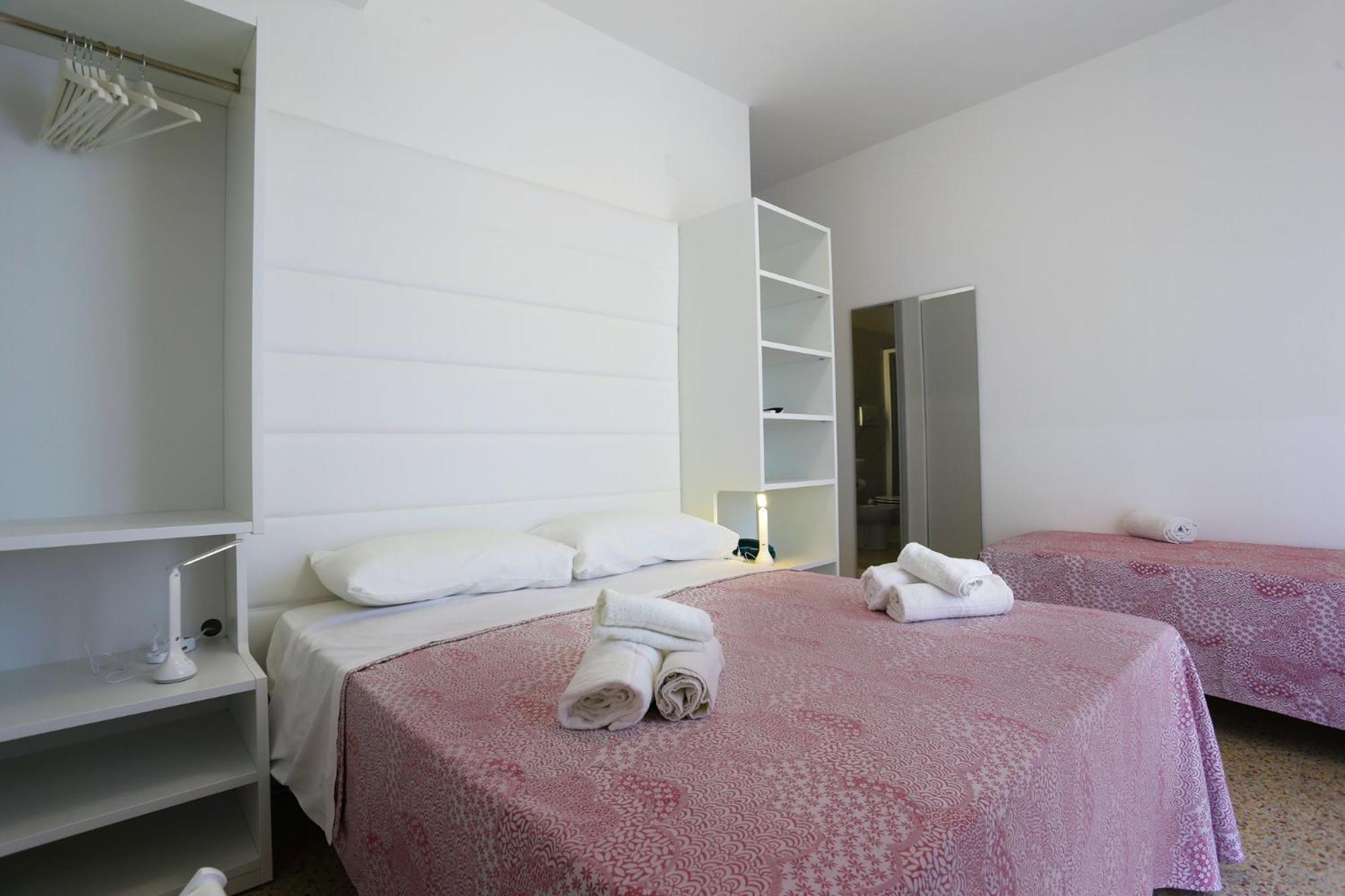 Hotel Ninfea Cattolica Exterior photo