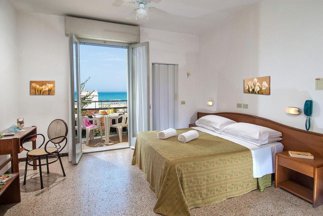 Hotel Ninfea Cattolica Exterior photo