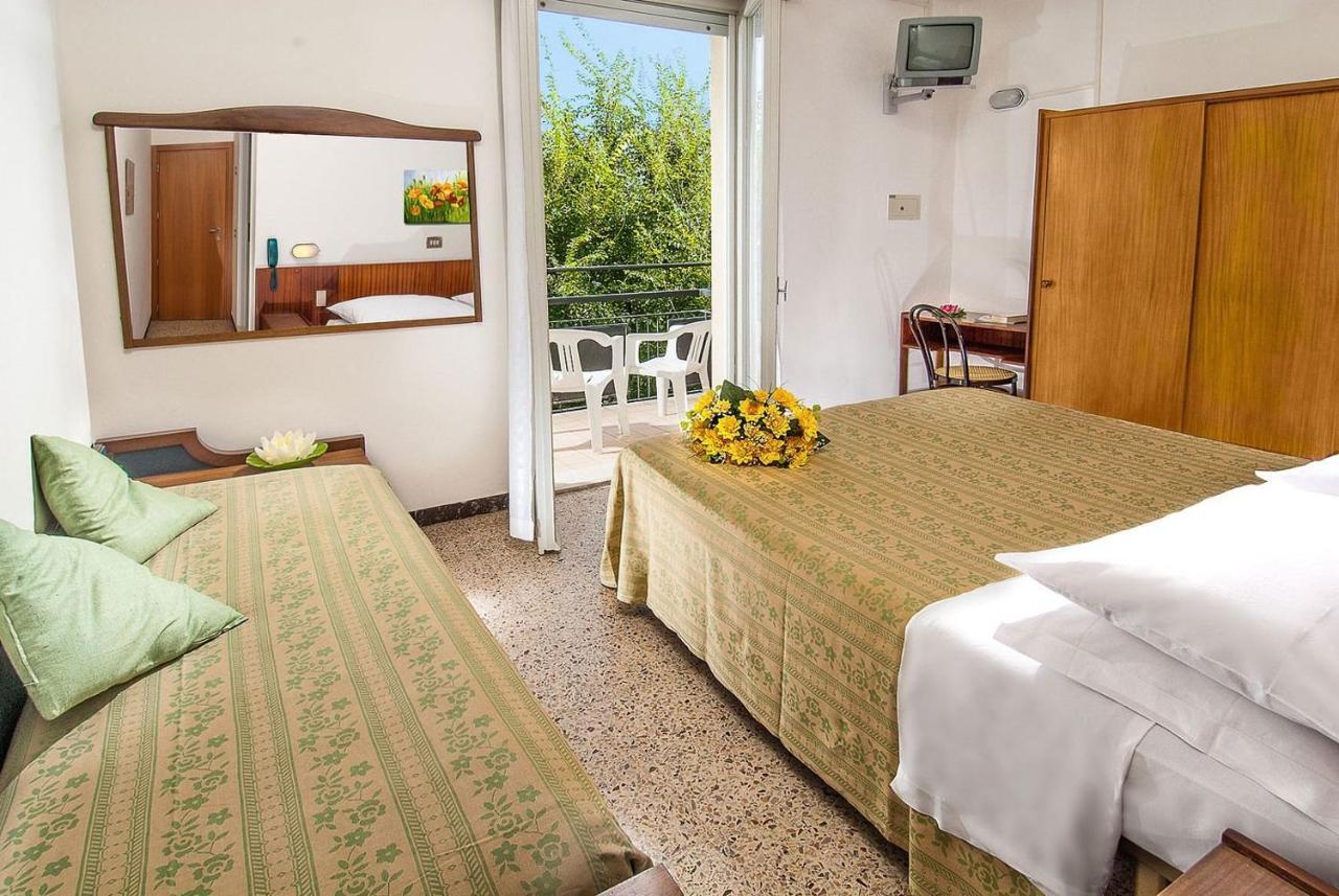 Hotel Ninfea Cattolica Exterior photo