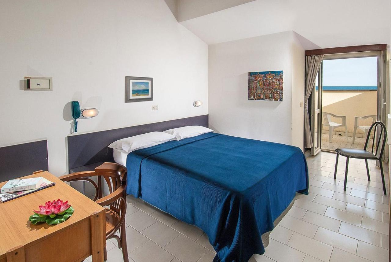 Hotel Ninfea Cattolica Exterior photo
