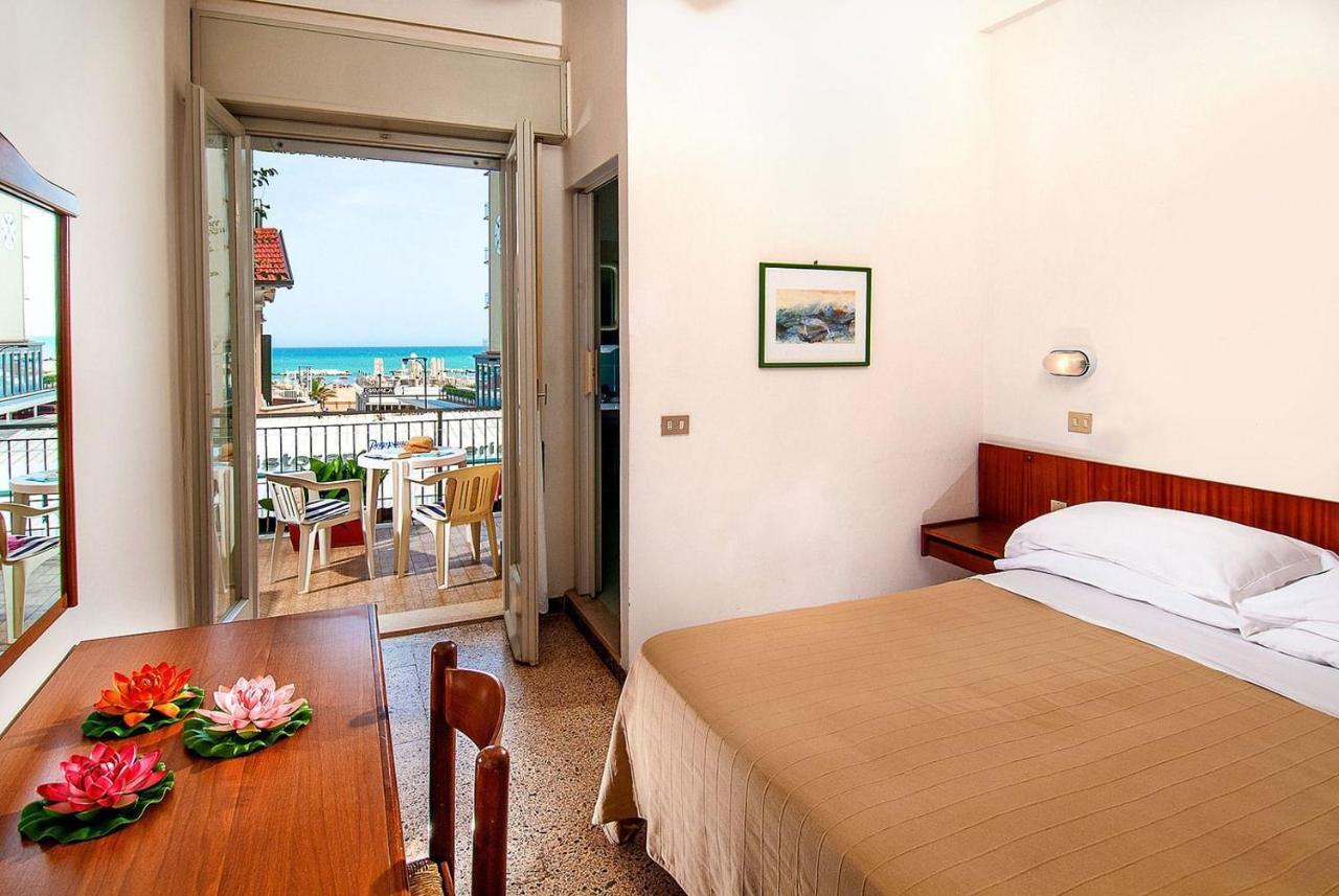 Hotel Ninfea Cattolica Exterior photo